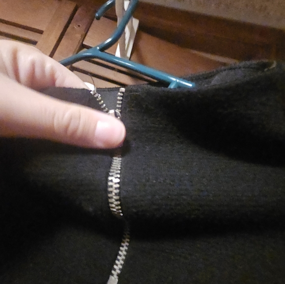 Black skirt - Picture 3 of 5